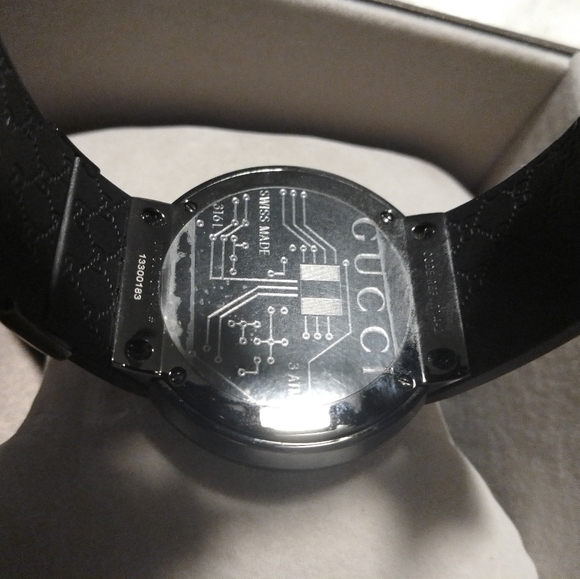 Unisex Gucci Watch - Picture 5 of 9